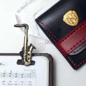 PRENDEDOR DE PARTITURAS SAX TENOR PAR - TONALIDADE ENVELHECIDO
